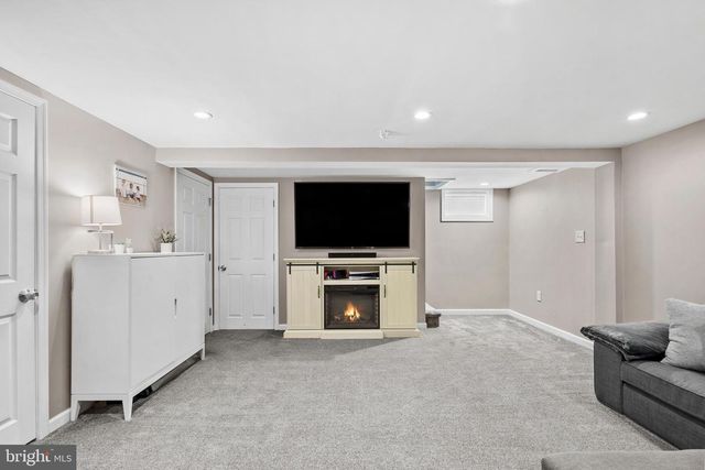 108 E WAVERLY RD, Wyncote, PA 19095