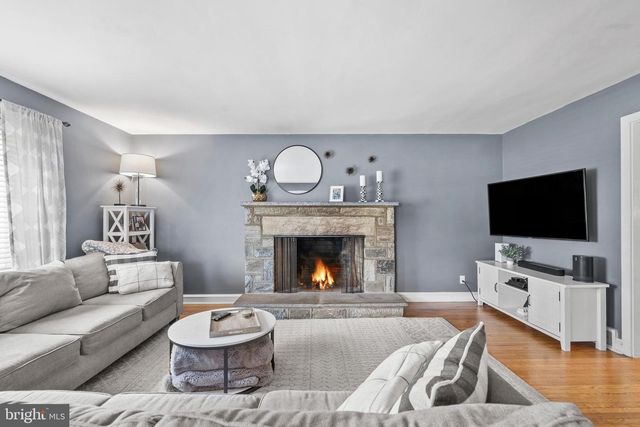 108 E WAVERLY RD, Wyncote, PA 19095