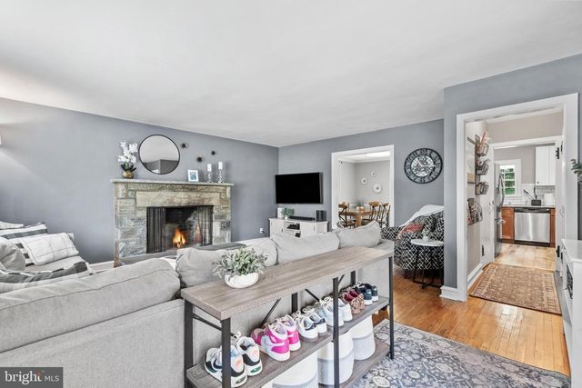 108 E WAVERLY RD, Wyncote, PA 19095