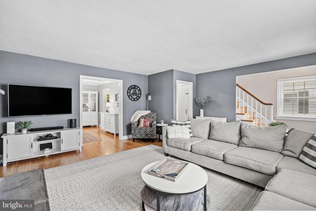 108 E WAVERLY RD, Wyncote, PA 19095