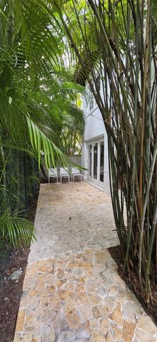 2500 S Miami Avenue, Miami, FL 33129