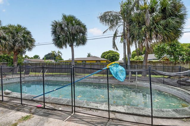 1660 40th Street, West Palm Beach, FL 33407