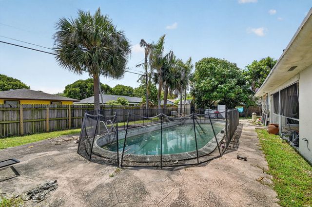 1660 40th Street, West Palm Beach, FL 33407