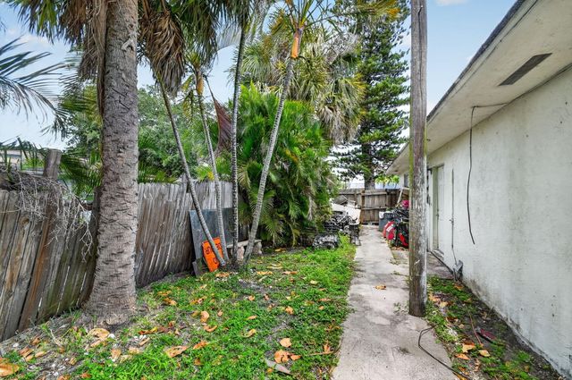 1660 40th Street, West Palm Beach, FL 33407