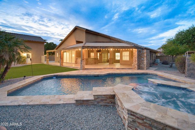 4613 W DESERT HOLLOW Drive, Phoenix, AZ 85083