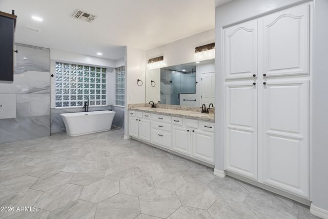 4613 W DESERT HOLLOW Drive, Phoenix, AZ 85083