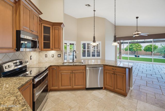 4613 W DESERT HOLLOW Drive, Phoenix, AZ 85083