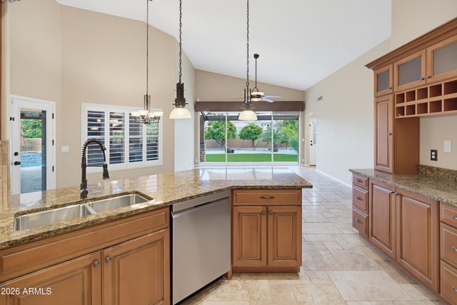 4613 W DESERT HOLLOW Drive, Phoenix, AZ 85083