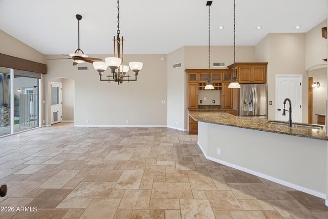 4613 W DESERT HOLLOW Drive, Phoenix, AZ 85083
