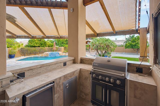 4613 W DESERT HOLLOW Drive, Phoenix, AZ 85083