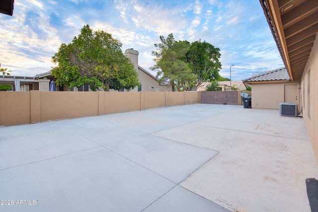 4613 W DESERT HOLLOW Drive, Phoenix, AZ 85083