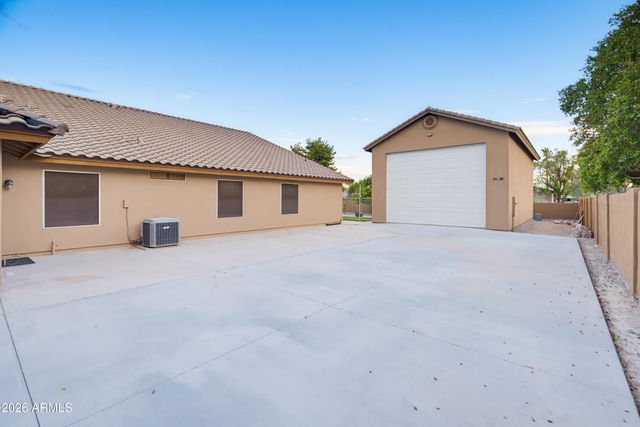 4613 W DESERT HOLLOW Drive, Phoenix, AZ 85083