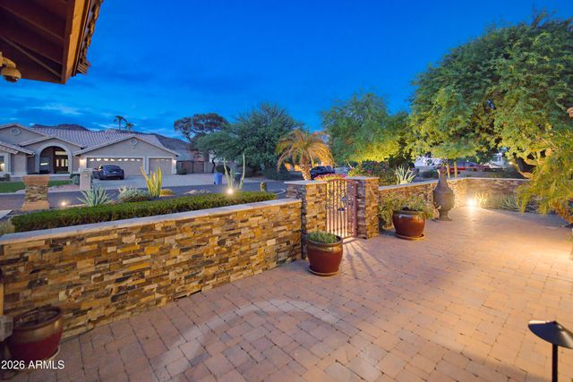 4613 W DESERT HOLLOW Drive, Phoenix, AZ 85083