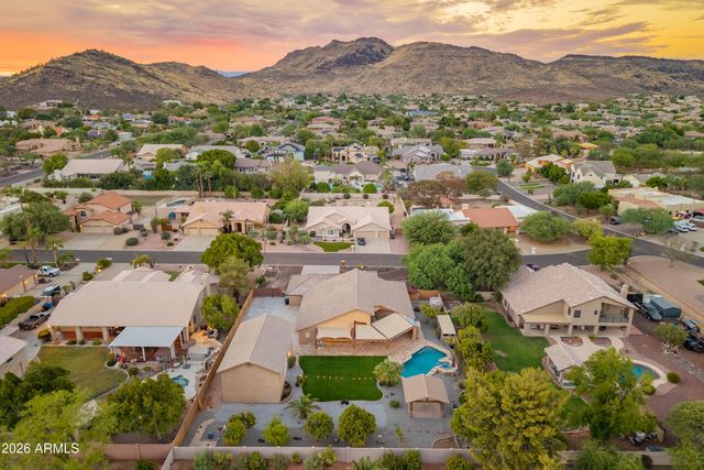 4613 W DESERT HOLLOW Drive, Phoenix, AZ 85083
