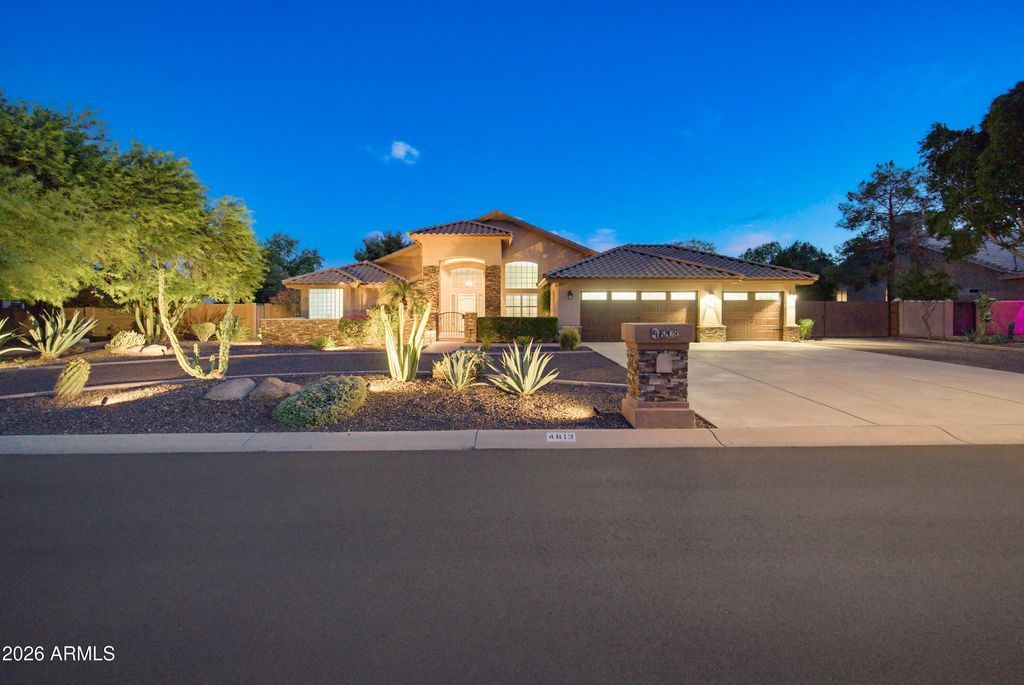 4613 W DESERT HOLLOW Drive, Phoenix, AZ 85083 — photo 3