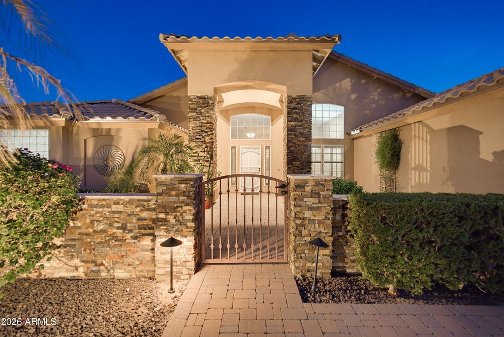 4613 W DESERT HOLLOW Drive, Phoenix, AZ 85083 — photo 4