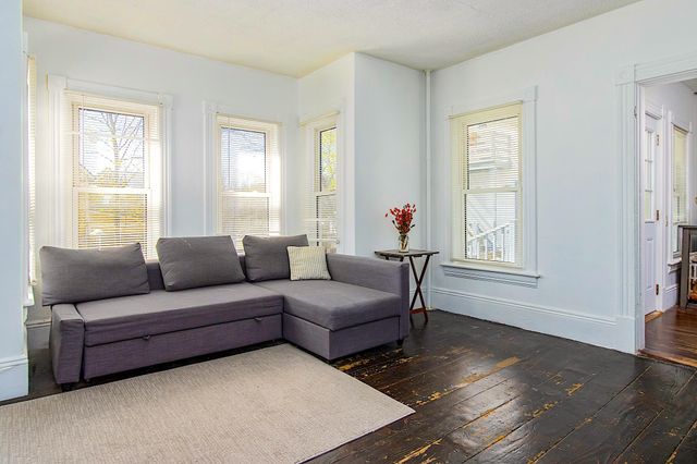 95 Hall Avenue, Henniker, NH 03242
