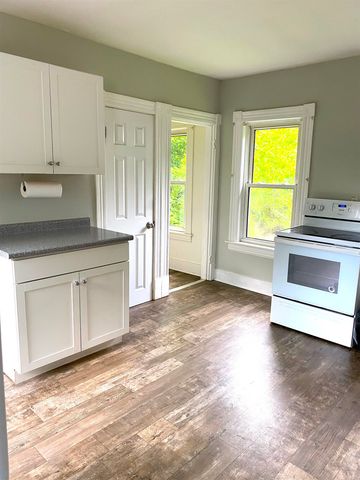 95 Hall Avenue, Henniker, NH 03242