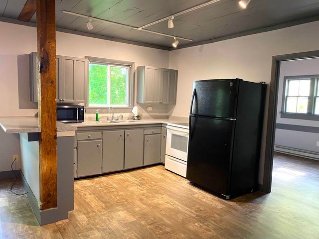 95 Hall Avenue, Henniker, NH 03242