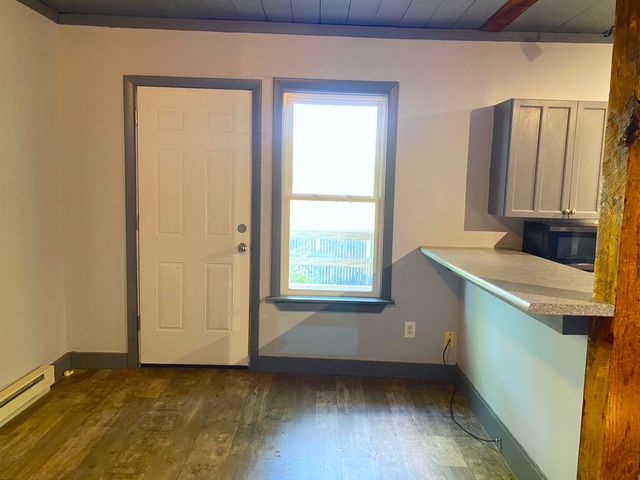 95 Hall Avenue, Henniker, NH 03242