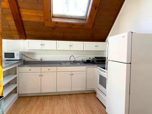 95 Hall Avenue, Henniker, NH 03242