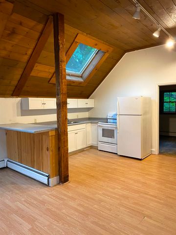 95 Hall Avenue, Henniker, NH 03242