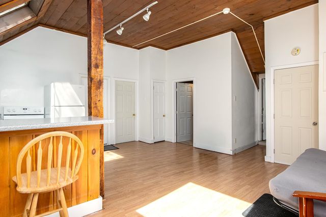95 Hall Avenue, Henniker, NH 03242