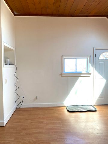 95 Hall Avenue, Henniker, NH 03242