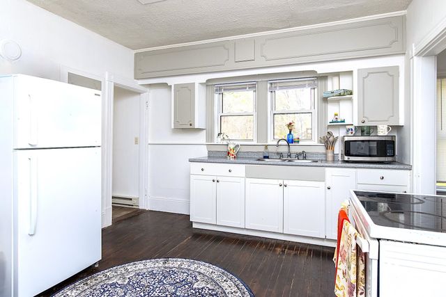 95 Hall Avenue, Henniker, NH 03242