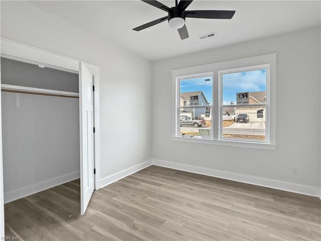 102 Staysail DR, Elizabeth City, NC 27909