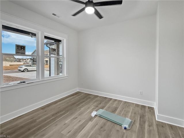 102 Staysail DR, Elizabeth City, NC 27909