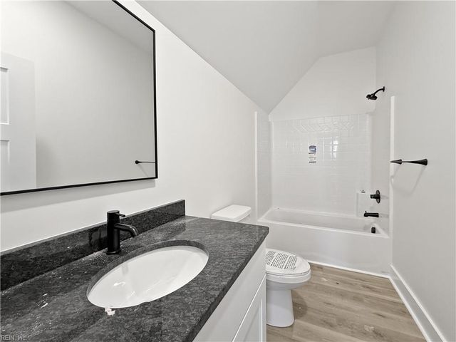 102 Staysail DR, Elizabeth City, NC 27909