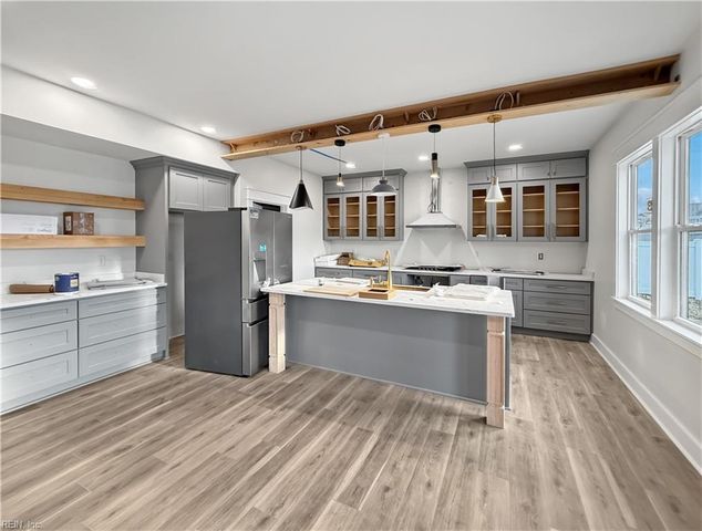 102 Staysail DR, Elizabeth City, NC 27909