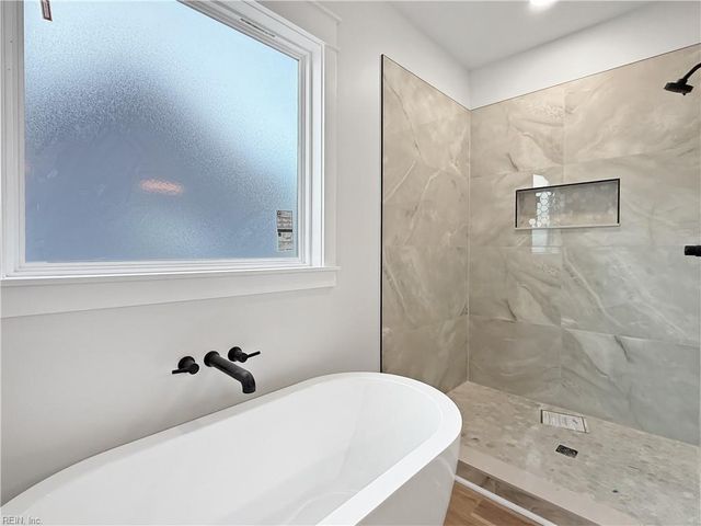 102 Staysail DR, Elizabeth City, NC 27909