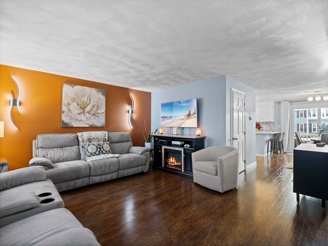 20 Woodland Dr 379, Lowell, MA 01852