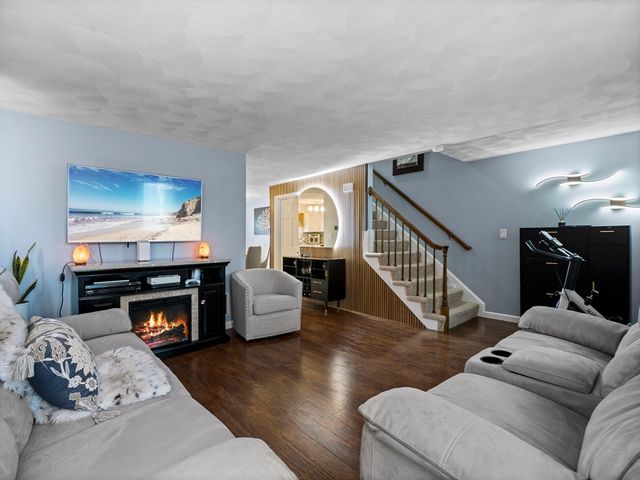 20 Woodland Dr 379, Lowell, MA 01852