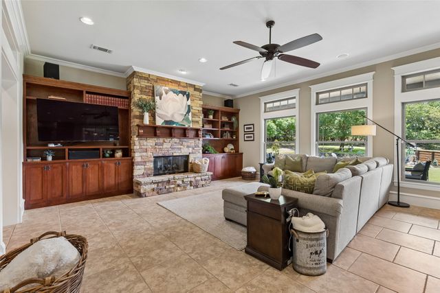 206 Rodeo Drive, Azle, TX 76020