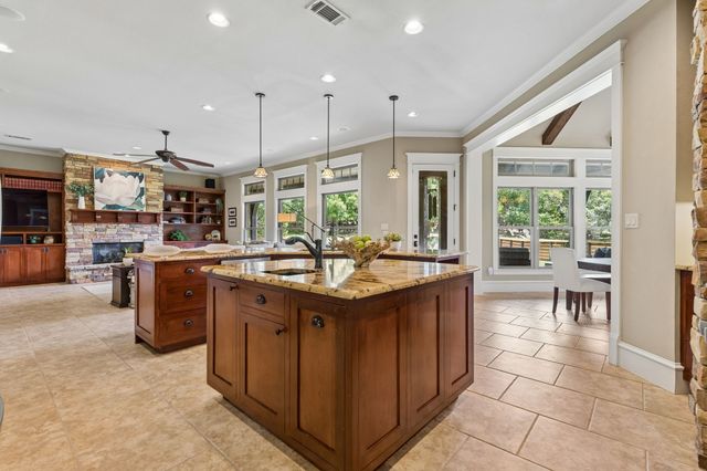 206 Rodeo Drive, Azle, TX 76020