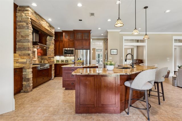 206 Rodeo Drive, Azle, TX 76020