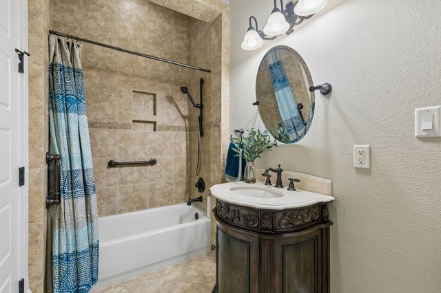 206 Rodeo Drive, Azle, TX 76020