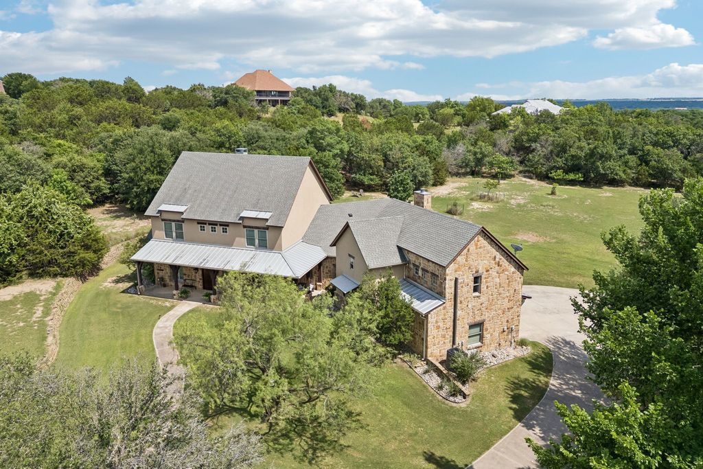 206 Rodeo Drive, Azle, TX 76020