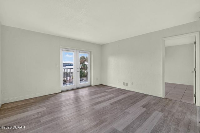 900 S Peninsula Dr Apt 214, Daytona Beach, FL 32118