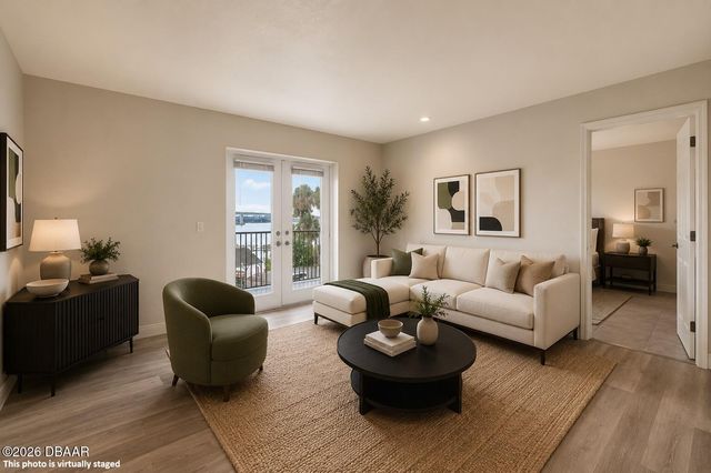 900 S Peninsula Dr Apt 214, Daytona Beach, FL 32118
