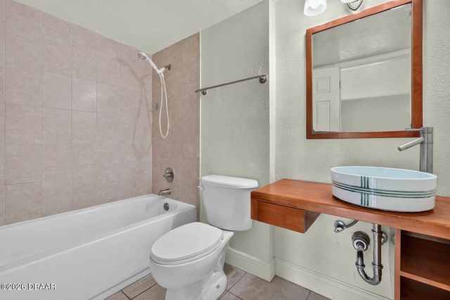 900 S Peninsula Dr Apt 214, Daytona Beach, FL 32118