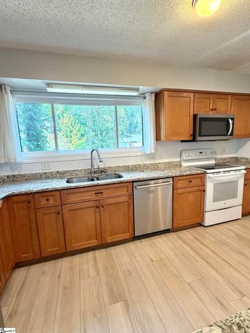 28 Briarglen Place, Greenville, SC 29615