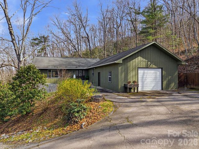 373 Fox Trace Drive, Sylva, NC 28779