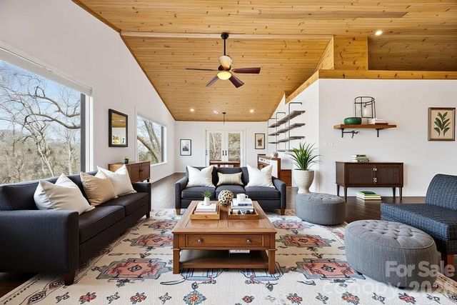 373 Fox Trace Drive, Sylva, NC 28779