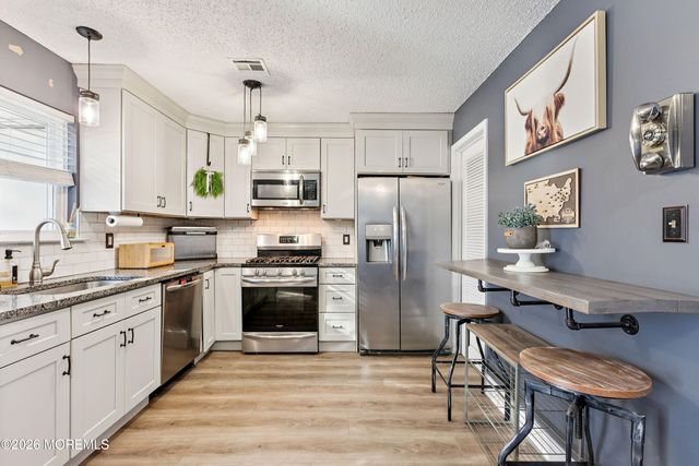 14 Ambrose Lane, Holmdel, NJ 07733