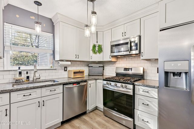 14 Ambrose Lane, Holmdel, NJ 07733