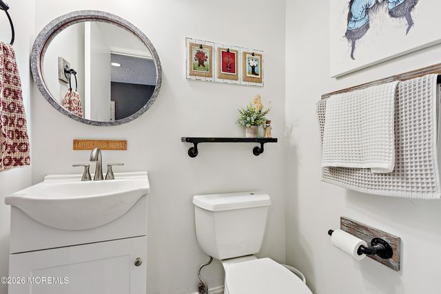 14 Ambrose Lane, Holmdel, NJ 07733